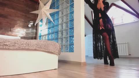 azaliaswallows online show from February 2025 01:36:01 PM