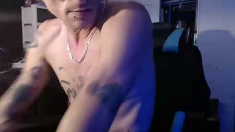 Snapshot of azrider480 chatting on October 2025 06:25:02 AM Rider online show from October 2025 06:25:02 AM