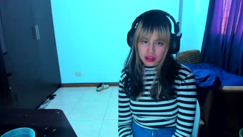 Azu Moure online show from January 2025 02:38:02 PM