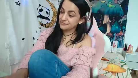 Azucena R online show from April 2026 06:39:01 PM