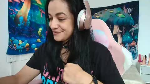 Azucena R online show from April 2026 04:00:01 PM