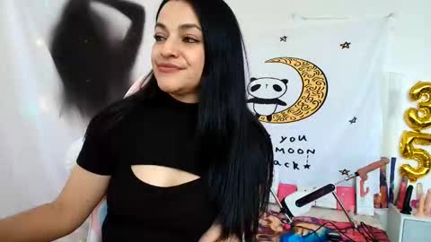 Azucena R online show from June 2026 04:45:01 PM