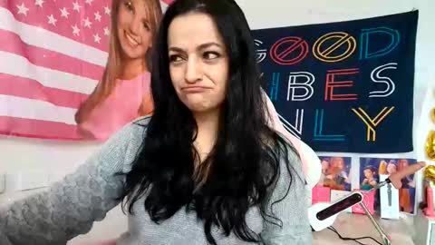 Azucena R online show from June 2026 03:29:02 PM