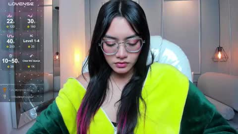 Azura online show from November 2025 08:07:01 PM