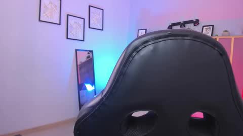 Azurra  online show from October 2025 08:42:01 PM