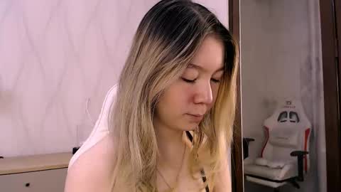 Snapshot of babby_rabbit_ chatting on November 2025 02:39:02 PM Cute Raby online show from November 2025 02:39:02 PM