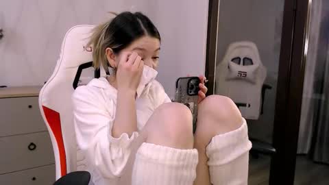 Snapshot of babby_rabbit_ chatting on November 2025 01:04:02 PM Cute Raby online show from November 2025 01:04:02 PM