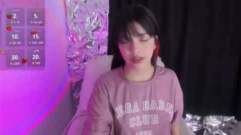 Queen B online show from September 2025 05:25:01 PM