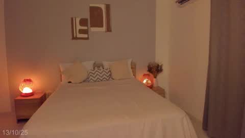 itzell  online show from October 2025 12:44:02 AM