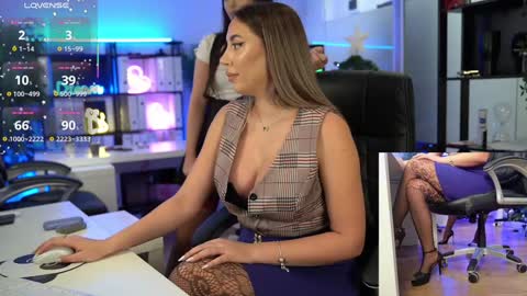 Olivia and Lexi online show from December 2025 08:35:01 PM