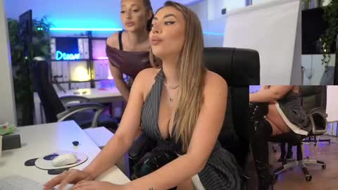 Olivia and Lexi online show from April 2026 04:59:01 AM