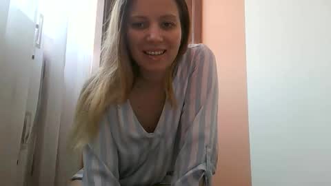Snapshot of baby_blondee chatting on January 2026 10:42:02 AM Baby Blonde online show from January 2026 10:42:02 AM