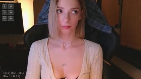 Snapshot of baby_gopn1k chatting on December 2025 05:14:01 AM baby gopn1k online show from December 2025 05:14:01 AM