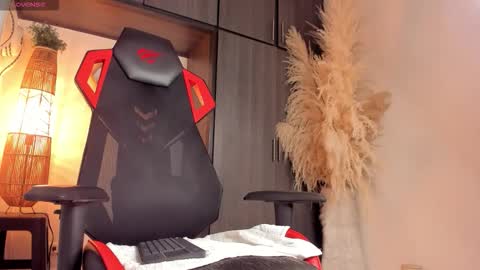 FOLLOW ME  online show from November 2025 04:23:01 AM