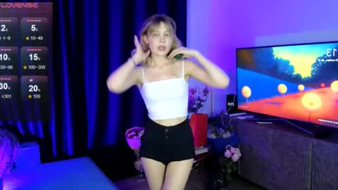 Snapshot of babydi_ chatting on November 2025 02:13:01 PM hiii honey im Diana 3 online show from November 2025 02:13:01 PM