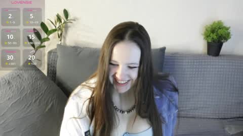 Babyhotgirlq online show from April 2026 06:52:02 PM