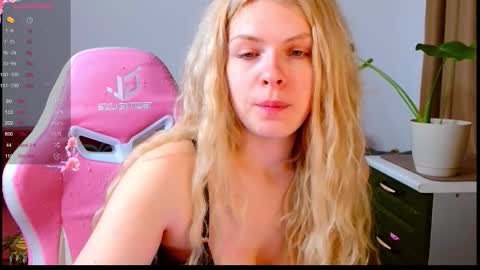 Snapshot of babylilly00 chatting on March 2026 10:06:01 PM Lilly 3 online show from March 2026 10:06:01 PM