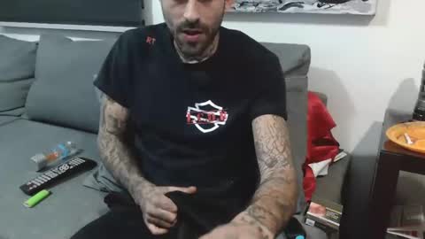 Snapshot of badcouple_ chatting on February 2025 02:29:02 AM BadCouple online show from February 2025 02:29:02 AM