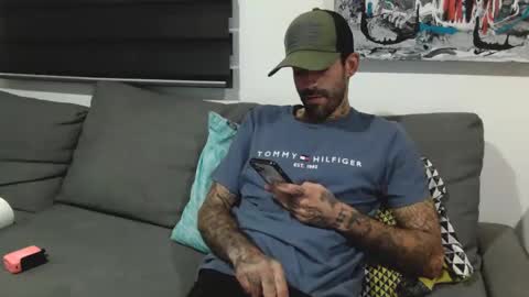 Snapshot of badcouple_ chatting on September 2025 04:46:02 AM BadCouple online show from September 2025 04:46:02 AM