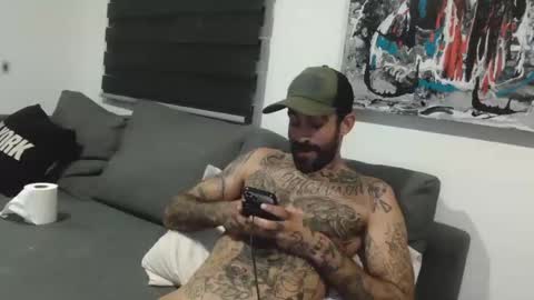 Snapshot of badcouple_ chatting on October 2025 11:35:01 PM BadCouple online show from October 2025 11:35:01 PM