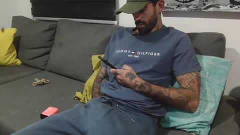 Snapshot of badcouple_ chatting on October 2025 05:15:02 AM BadCouple online show from October 2025 05:15:02 AM