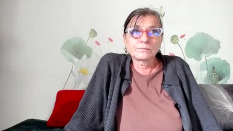 Snapshot of badgg chatting on October 2025 10:21:01 AM Gina online show from October 2025 10:21:01 AM