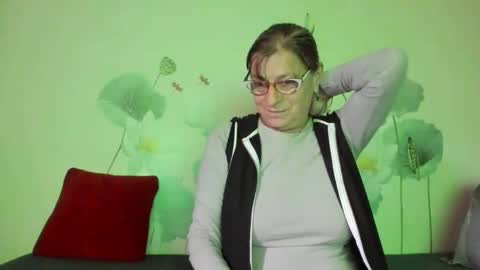 Snapshot of badgg chatting on October 2025 12:58:01 PM Gina online show from October 2025 12:58:01 PM