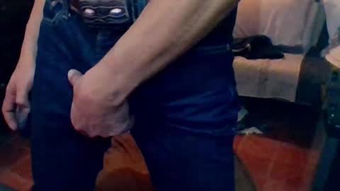 Snapshot of badhombremx chatting on February 2025 01:24:02 AM Mexican livin Off the Wall online show from February 2025 01:24:02 AM