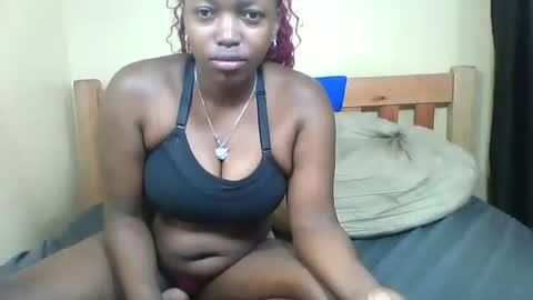 Snapshot of bads_girles chatting on December 2025 05:28:01 AM bads_girles online show from December 2025 05:28:01 AM