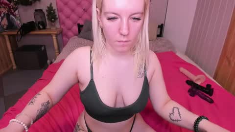 Snapshot of baiambel_mi chatting on February 2025 11:21:02 AM holly online show from February 2025 11:21:02 AM