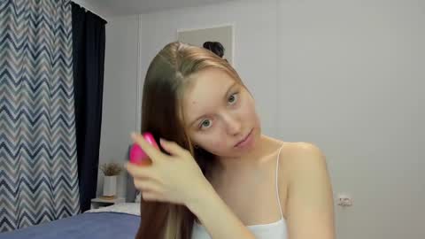 Snapshot of bam_bi chatting on February 2025 09:36:02 AM Kira online show from February 2025 09:36:02 AM