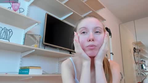 Snapshot of bam_bi chatting on September 2025 01:33:02 PM Kira online show from September 2025 01:33:02 PM