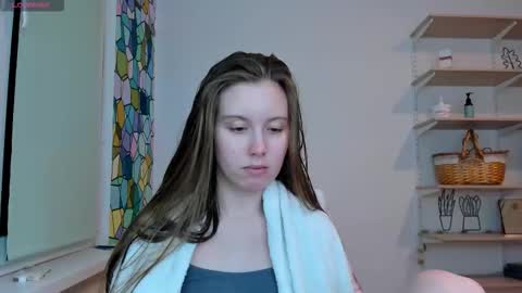 Snapshot of bam_bi chatting on October 2025 12:27:01 AM Kira online show from October 2025 12:27:01 AM