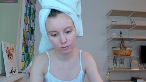 Kira online show from December 2025 03:05:01 PM