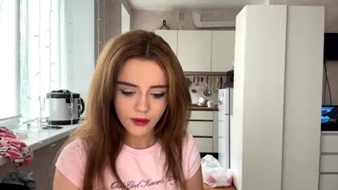Lola  online show from July 2026 06:18:01 AM