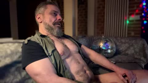 Snapshot of barba71 chatting on January 2025 08:10:02 AM Military man 69 online show from January 2025 08:10:02 AM