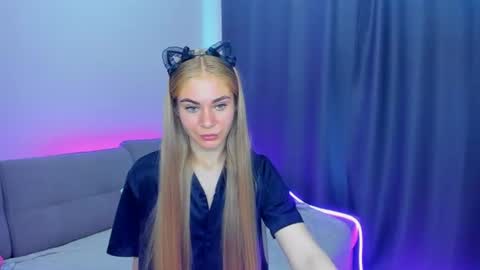 Snapshot of barbarachic chatting on June 2026 12:10:01 PM BarbaraChic online show from June 2026 12:10:01 PM