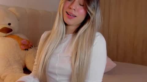 Snapshot of barbie_blon chatting on November 2025 11:16:01 PM Barbie Blonde online show from November 2025 11:16:01 PM