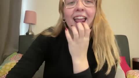 Snapshot of barbiegirl966 chatting on February 2025 09:43:01 AM barbiegirl966 online show from February 2025 09:43:01 AM