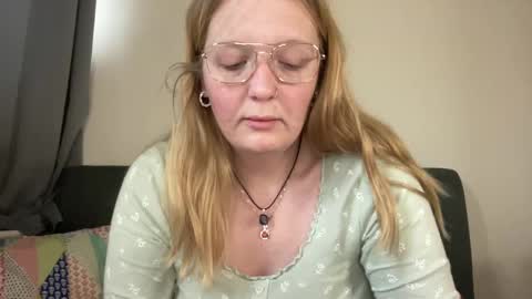 Snapshot of barbiegirl966 chatting on February 2025 09:45:02 AM barbiegirl966 online show from February 2025 09:45:02 AM