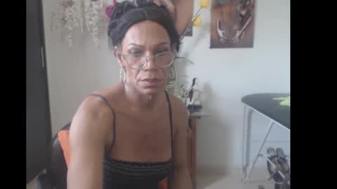 Snapshot of bardotbigcocktsx chatting on February 2025 06:30:01 PM bardotbigcocktsx online show from February 2025 06:30:01 PM