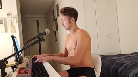 Snapshot of barebritpianist chatting on October 2025 04:04:02 PM BareBritPianist online show from October 2025 04:04:02 PM