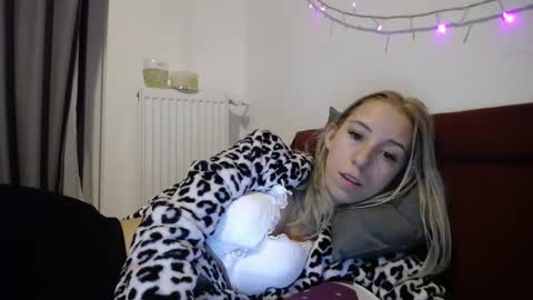 Lena online show from December 2024 07:44:01 PM