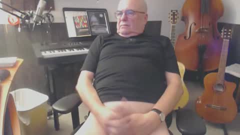 Snapshot of bassman0611 chatting on January 2026 01:05:02 PM Bassman online show from January 2026 01:05:02 PM