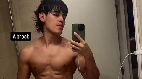 Snapshot of bastianmaalouf chatting on January 2025 06:32:02 PM Bastian Maalouf online show from January 2025 06:32:02 PM