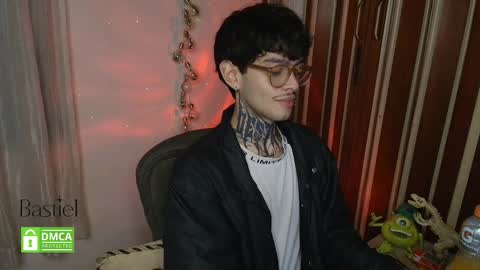Snapshot of bastiel_ chatting on October 2025 12:33:01 AM Bastiel online show from October 2025 12:33:01 AM