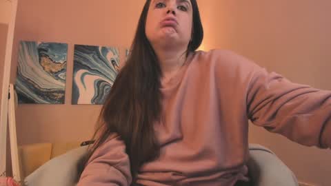 Snapshot of battymoll chatting on December 2024 02:21:01 AM battymoll online show from December 2024 02:21:01 AM