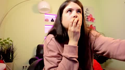 Snapshot of battymoll chatting on January 2025 07:00:02 PM battymoll online show from January 2025 07:00:02 PM