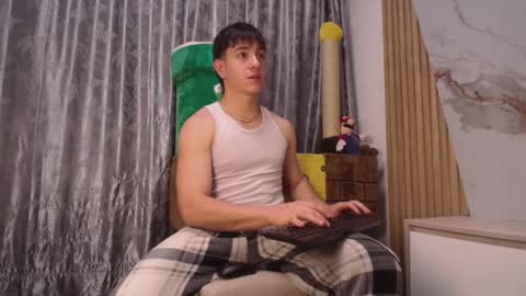 Snapshot of bayron_77 chatting on January 2026 02:05:02 AM Bayron online show from January 2026 02:05:02 AM