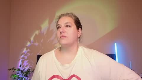 Love online show from April 2026 07:23:02 PM